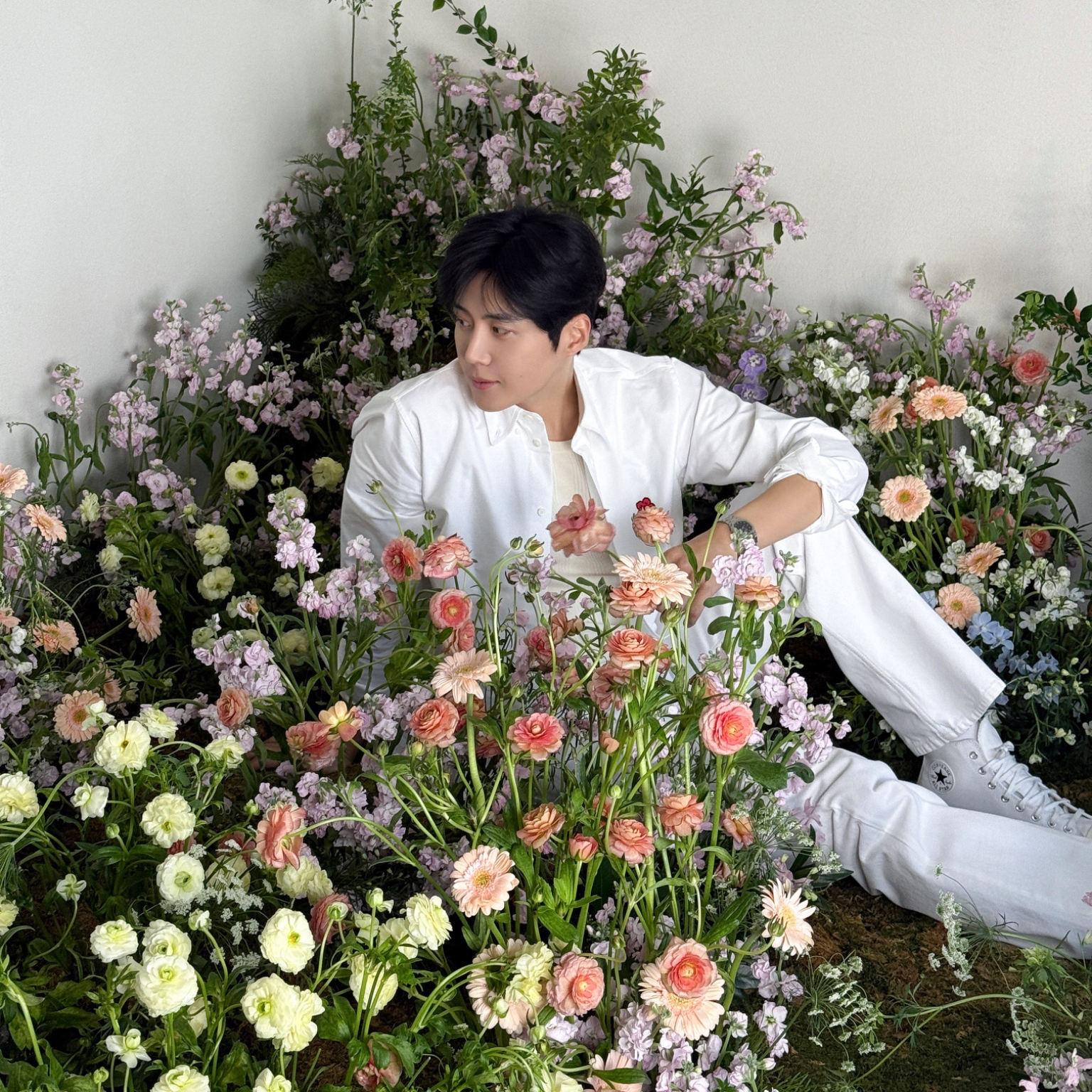 Behind-the-scenes cut of Kim Seonho