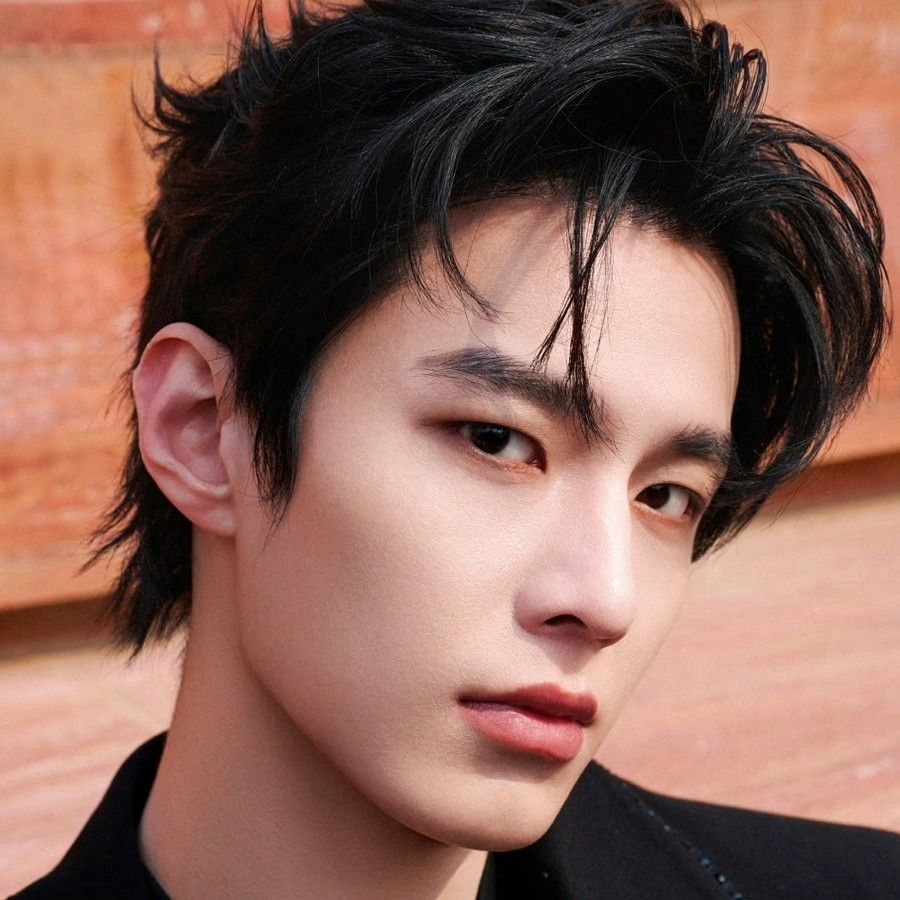 Behind-the-scenes cut of He Yu