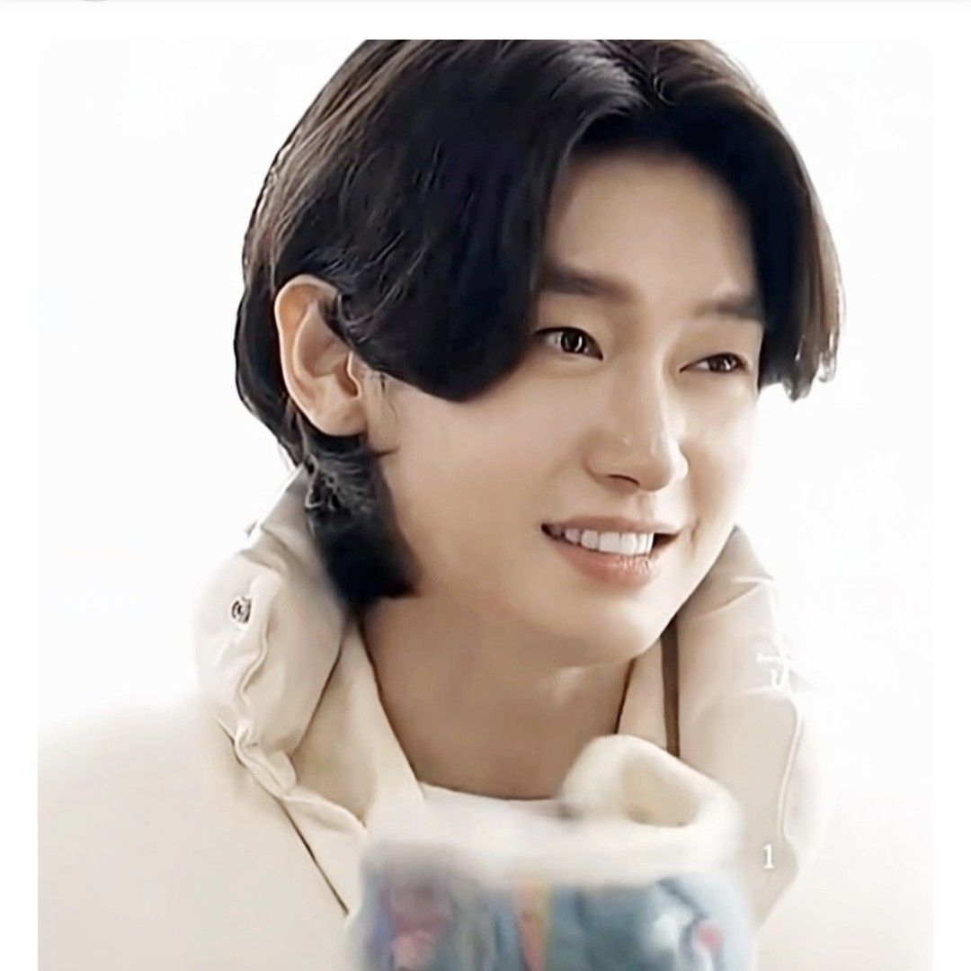 Latest photo of Kim Yongbin