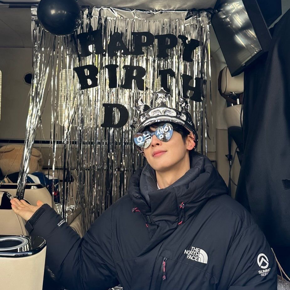 A moment captured by a fan of Cha Eunwoo