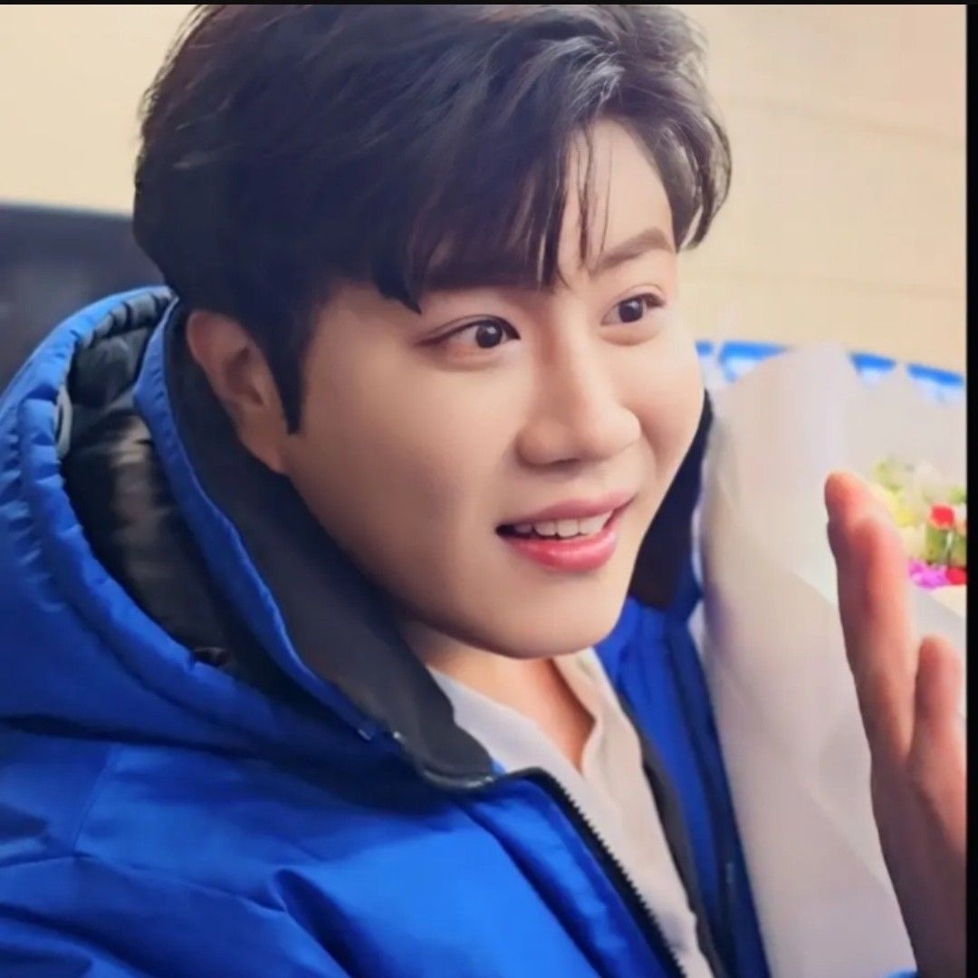 チン・ヘソンのビハインドカット