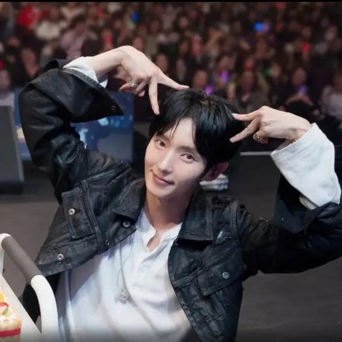 Latest photo of Lee Joongi