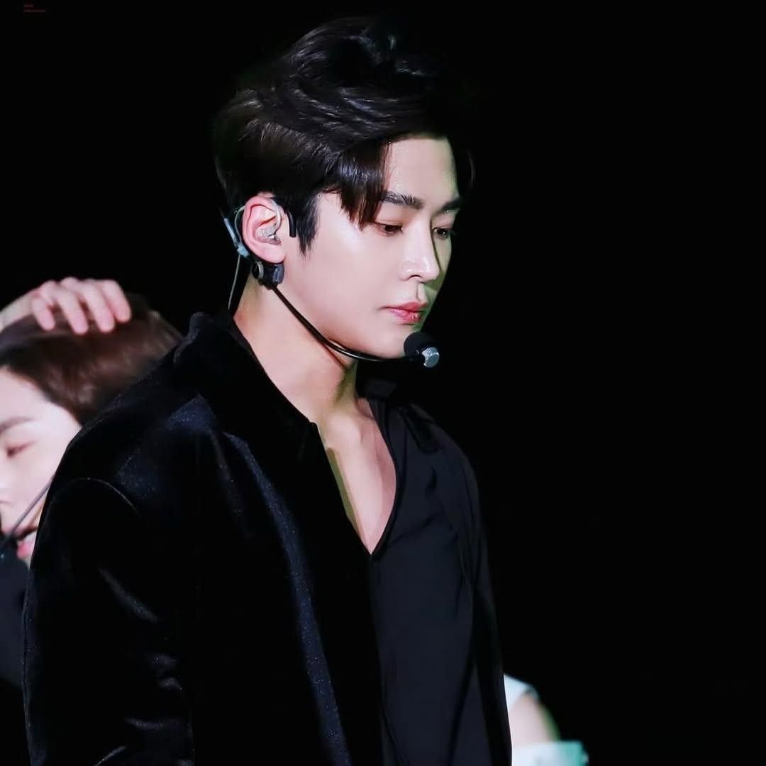 로운의 최신 사진