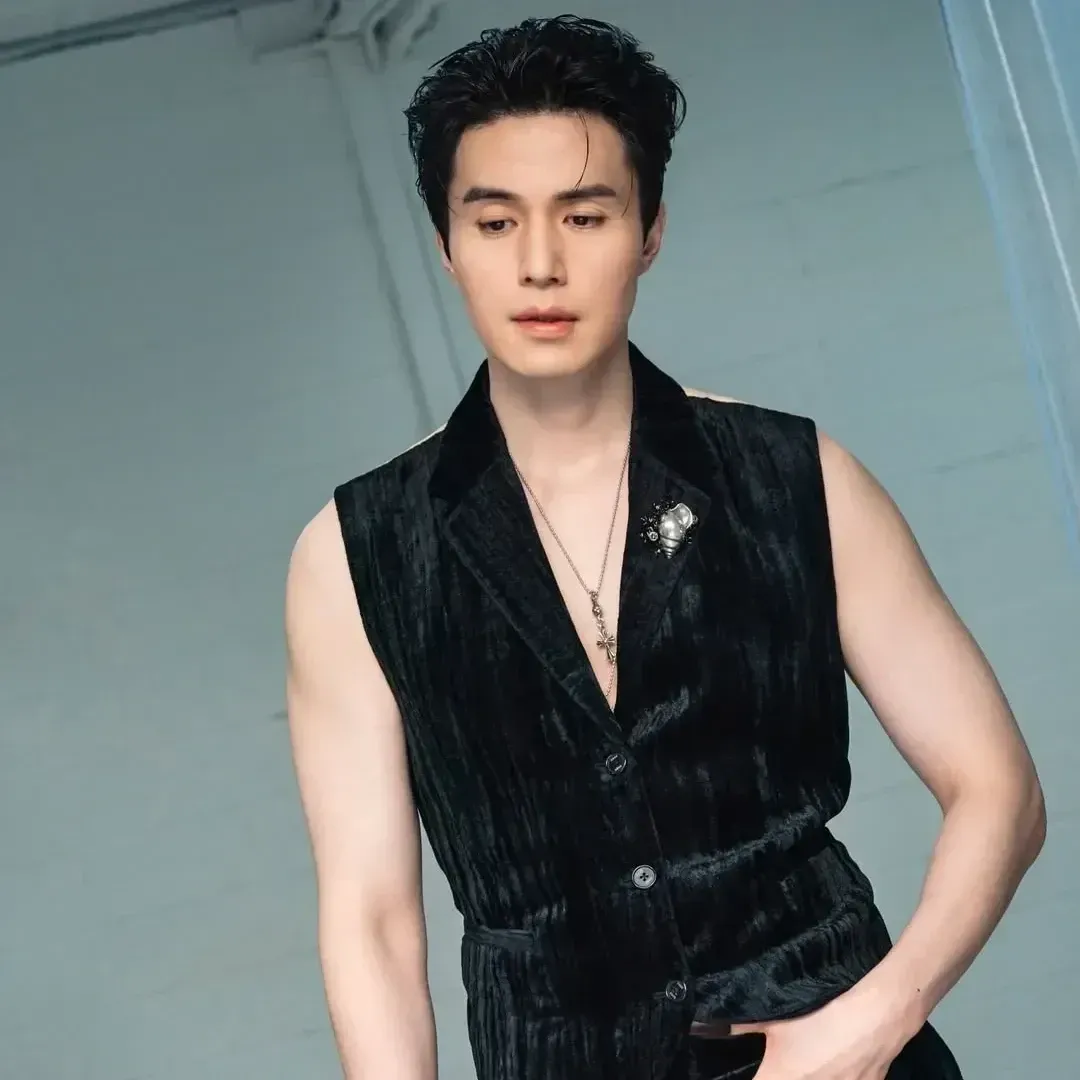 이동욱의 최신 사진