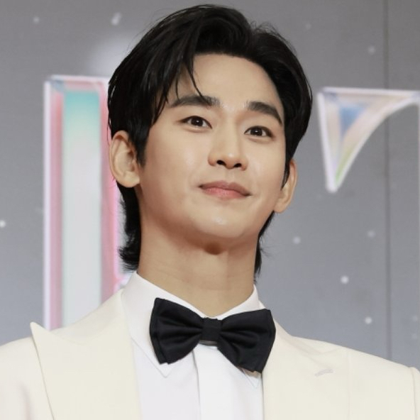 粉絲拍下的金秀賢瞬間