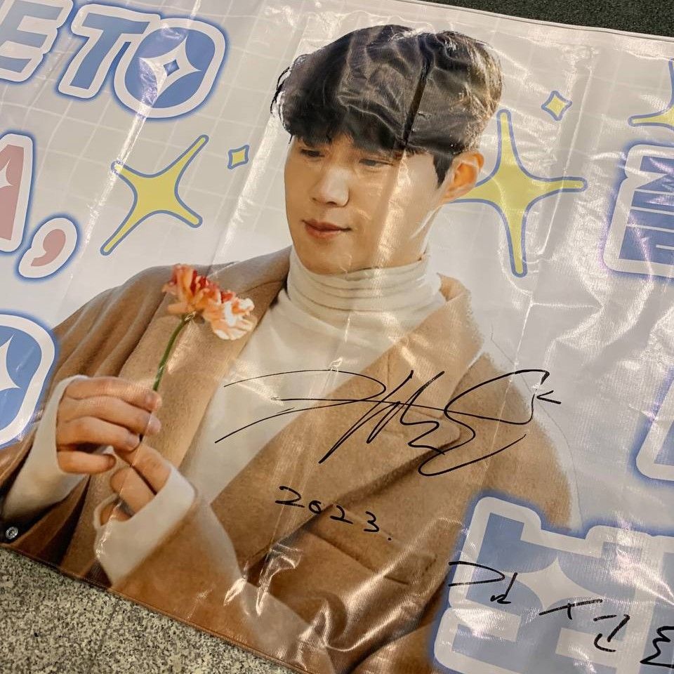 Behind-the-scenes cut of Kim Seonho