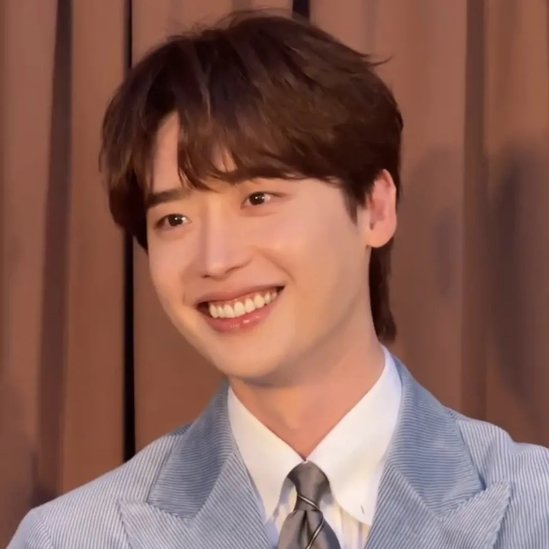 A moment captured by a fan of Lee Jongsuk