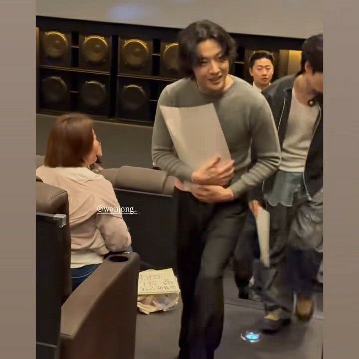 A moment captured by a fan of Lee Jongwon