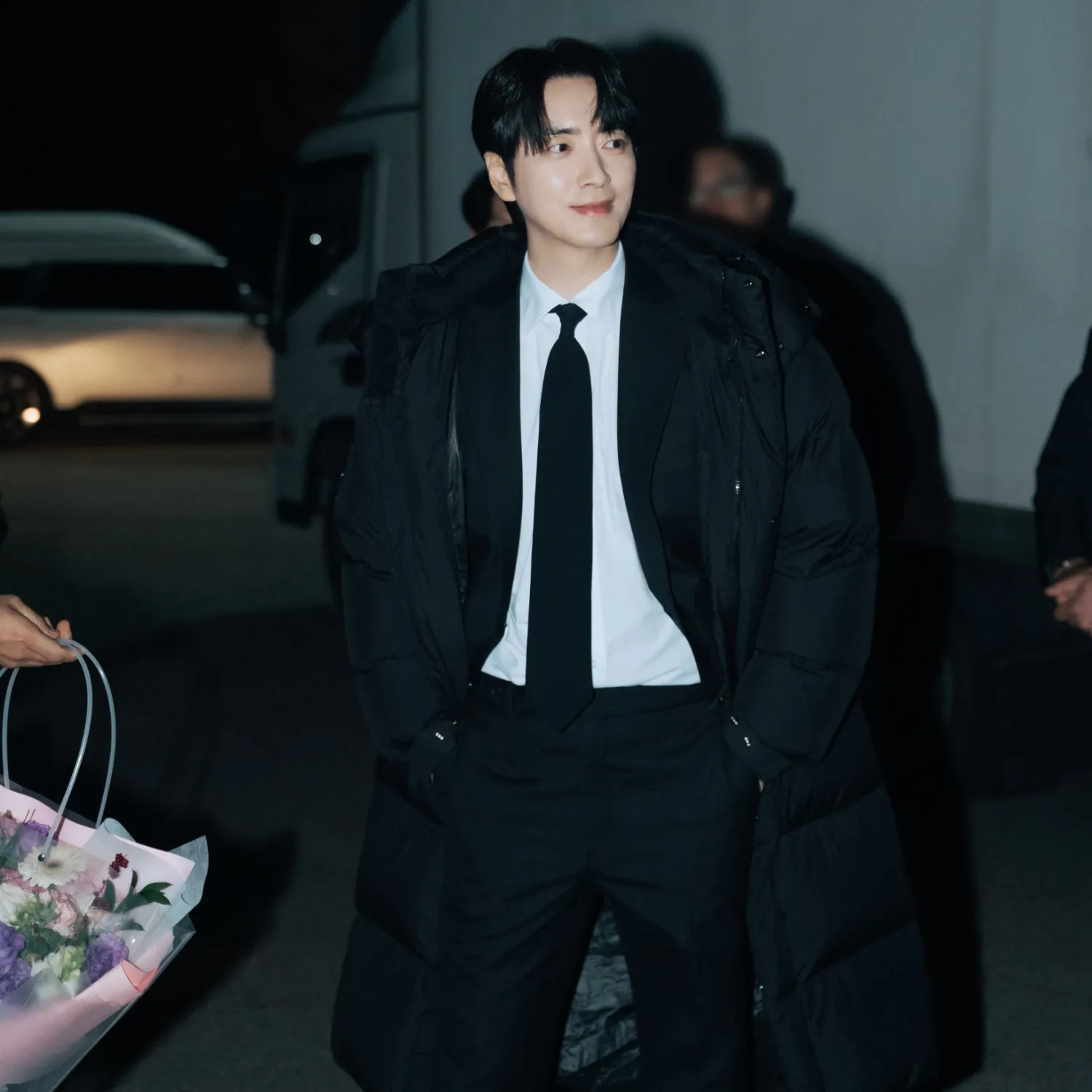 Behind-the-scenes cut of Lee Joonhyuk