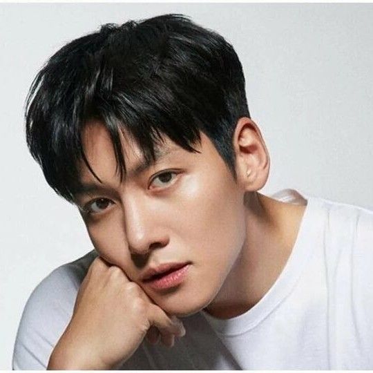 Behind-the-scenes cut of Ji Changwook
