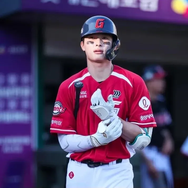 Behind-the-scenes cut of Yoon Donghee