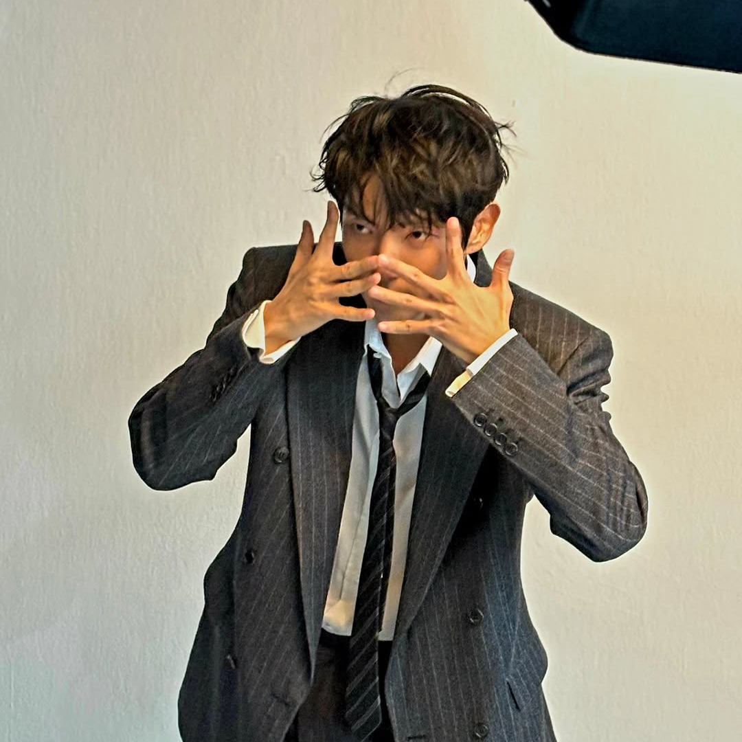 A moment captured by a fan of Lee Joongi