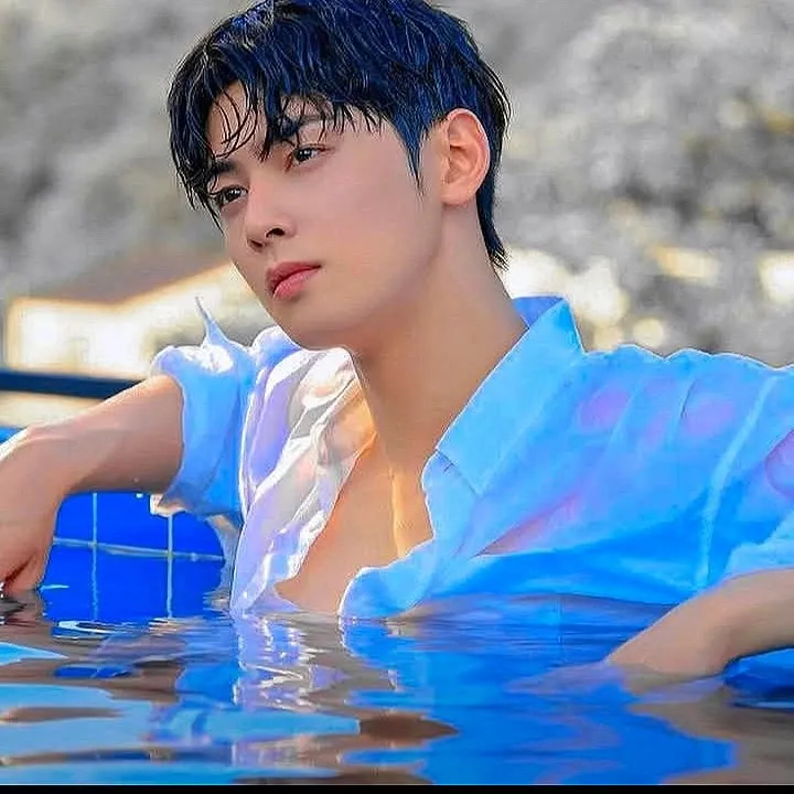 A moment captured by a fan of Cha Eunwoo