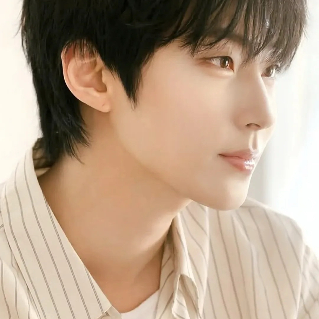 A moment captured by a fan of Hwang Inyoup