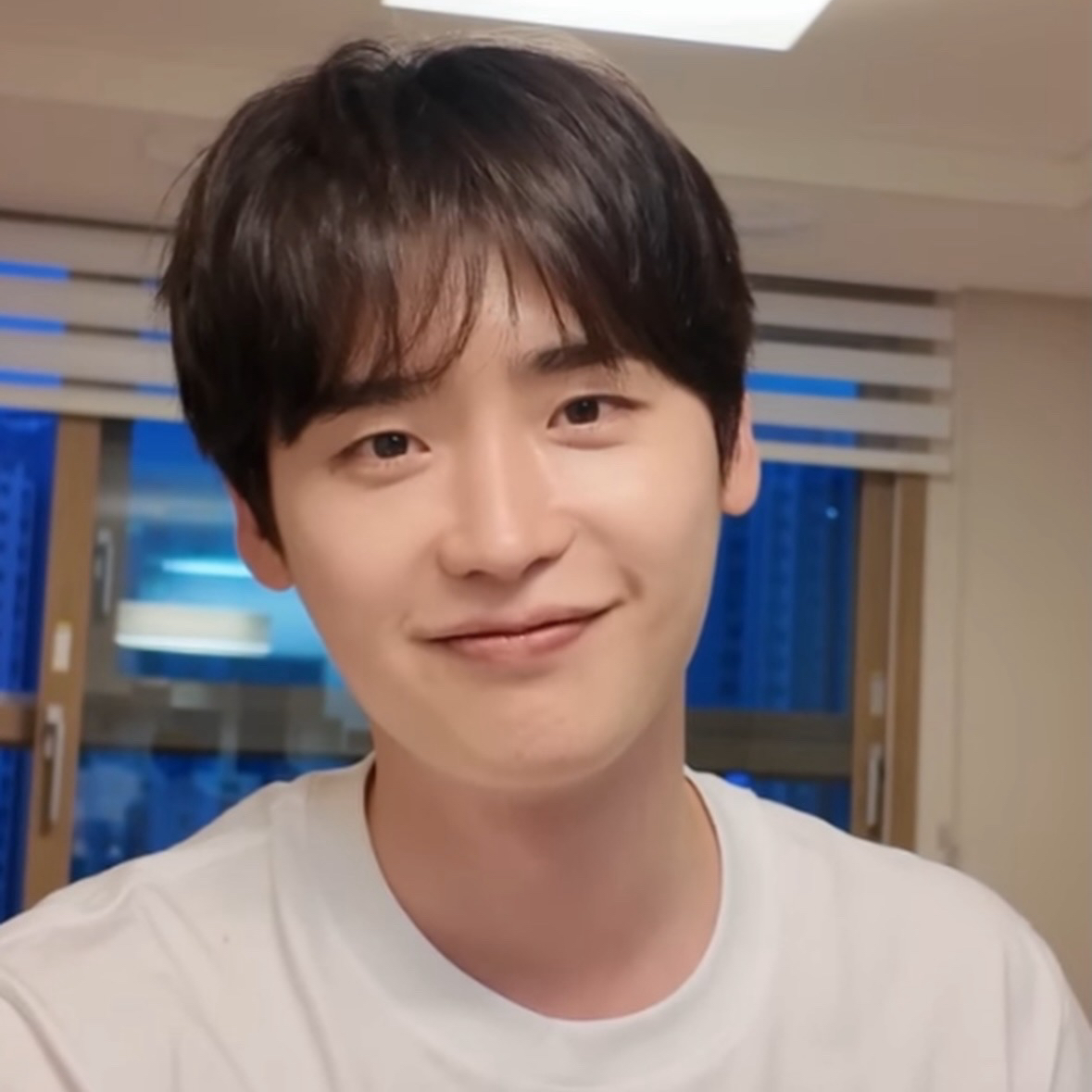 A moment captured by a fan of Lee Jongsuk