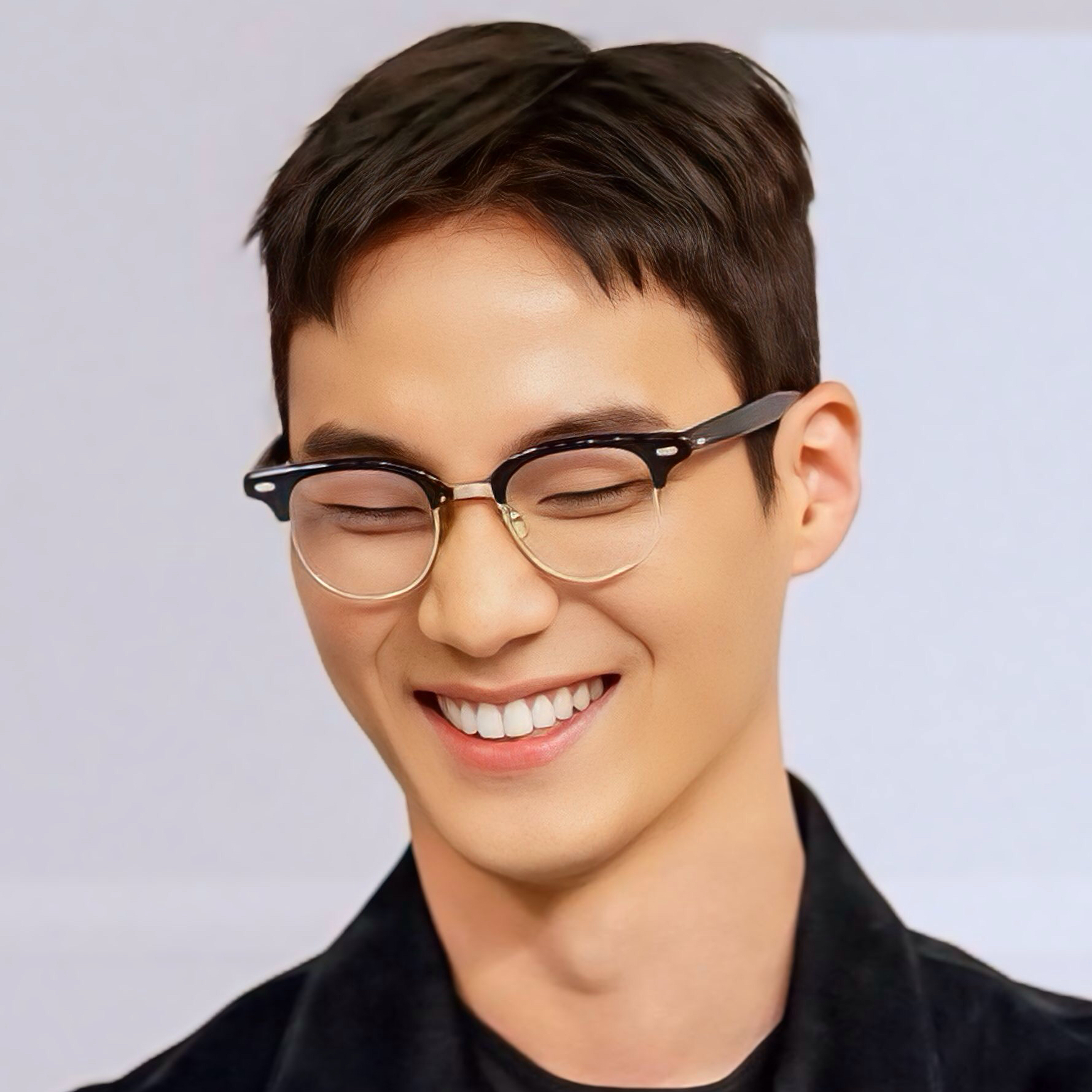 Behind-the-scenes cut of Lee Hongnae