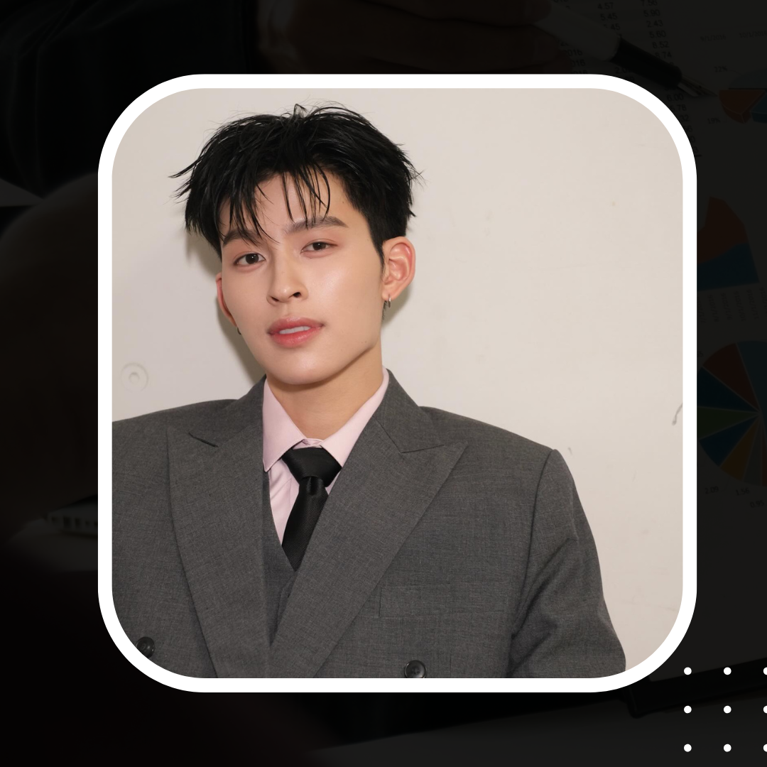 A moment captured by a fan of Pond Naravit Lertratkosum