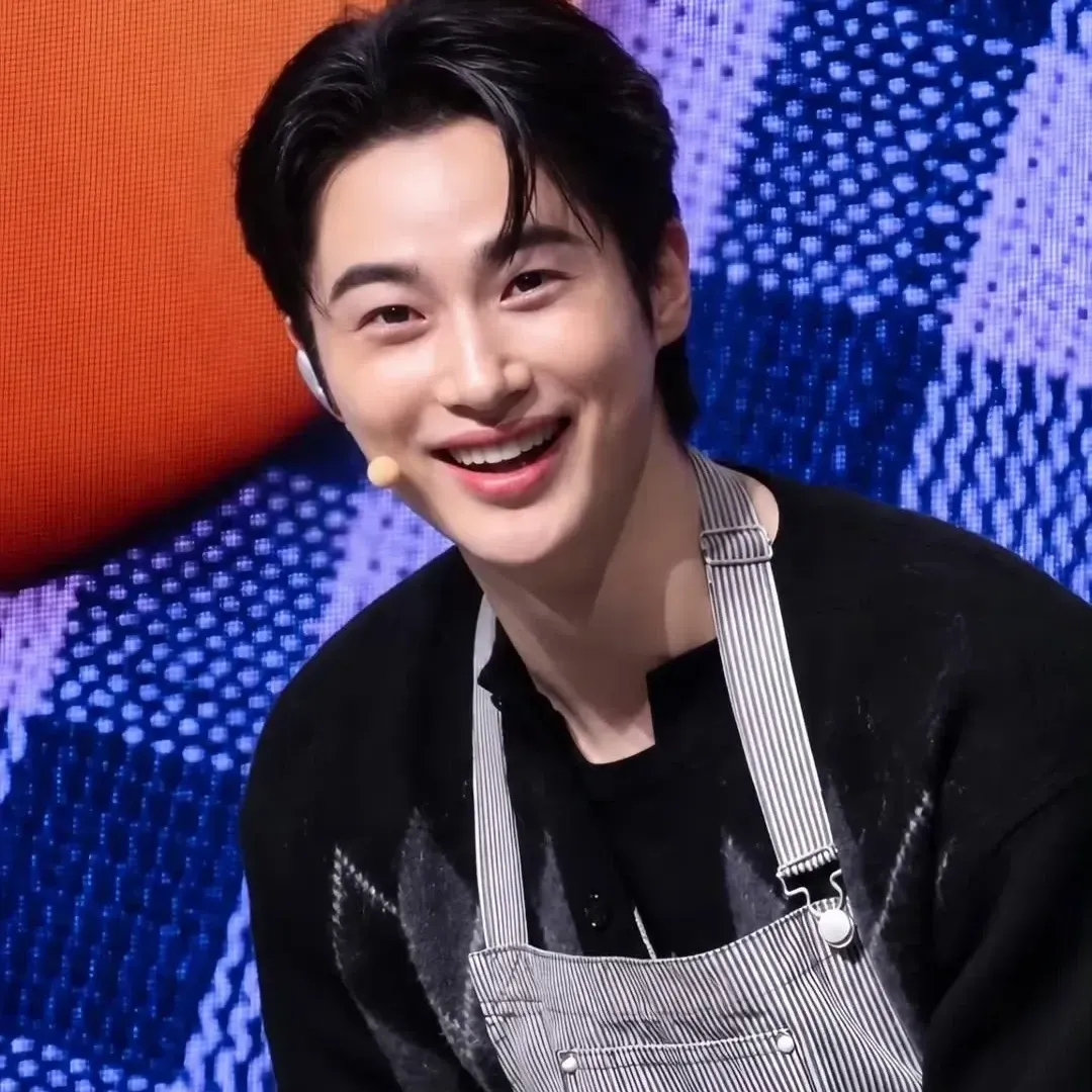 Recent activity shot of Byeon Wooseok