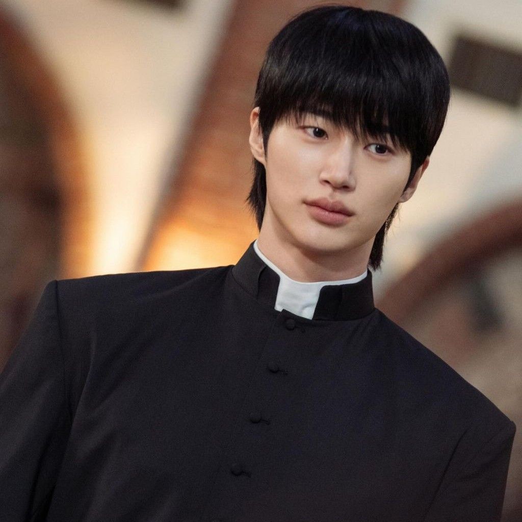 Behind-the-scenes cut of Byeon Wooseok