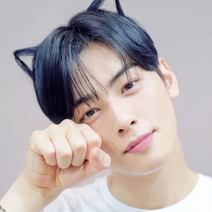 Recent activity shot of Cha Eunwoo