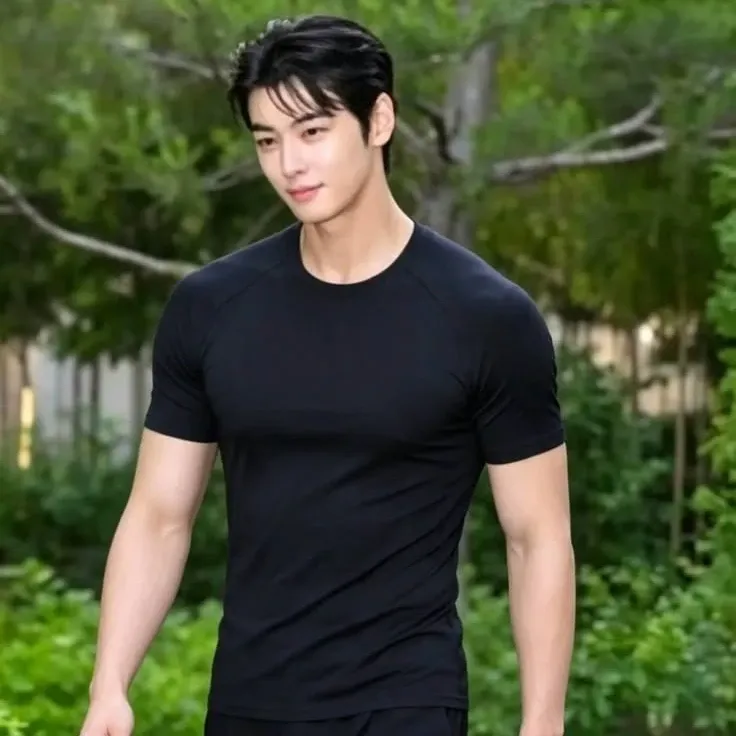 Latest photo of Cha Eunwoo