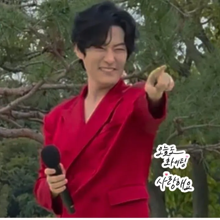 A moment captured by a fan of Kang Moonkyung