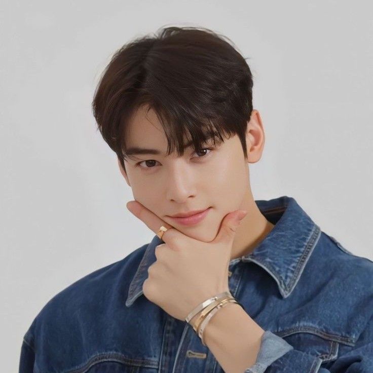 Behind-the-scenes cut of Cha Eunwoo