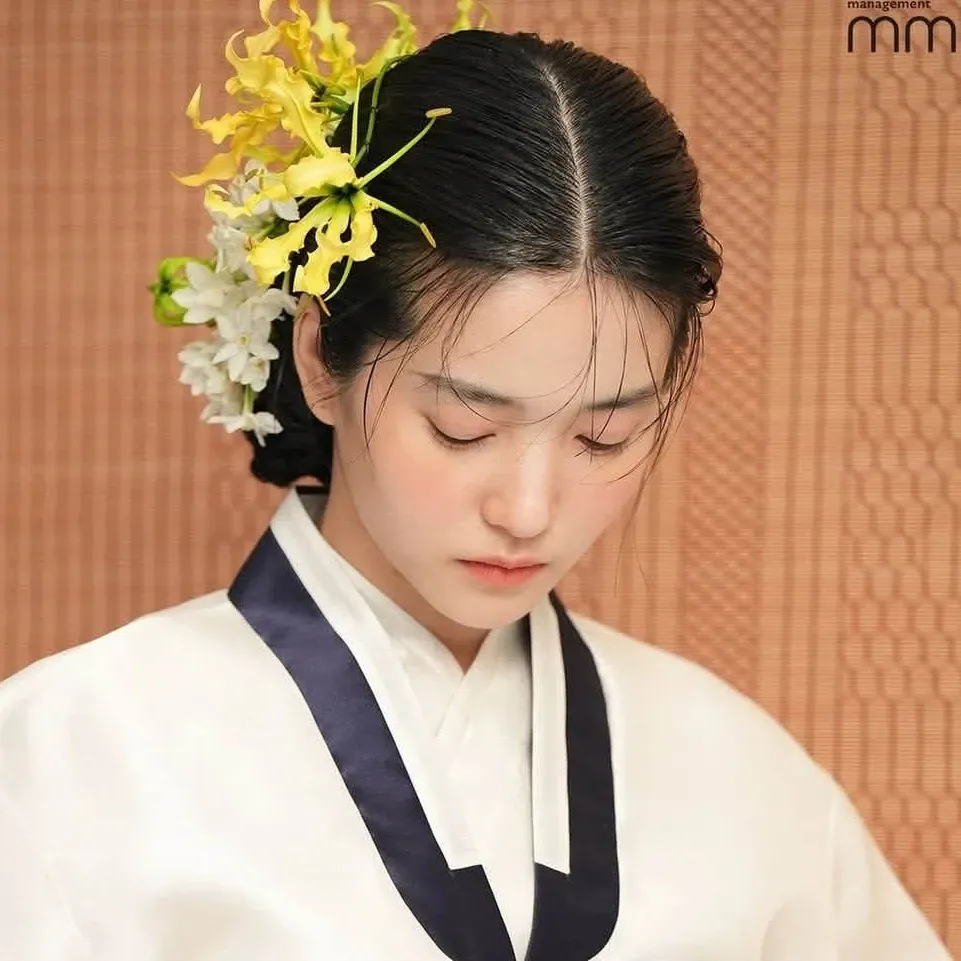 Behind-the-scenes cut of Kim Taeri