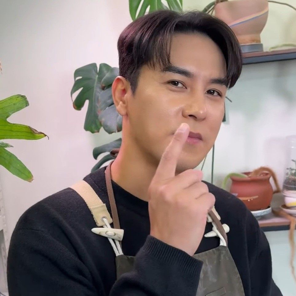 チャン・ミンホの最近の活動ショット