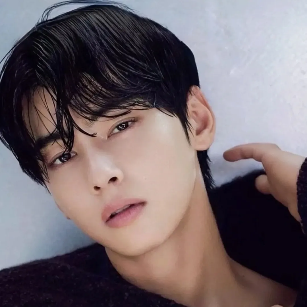 A moment captured by a fan of Cha Eunwoo