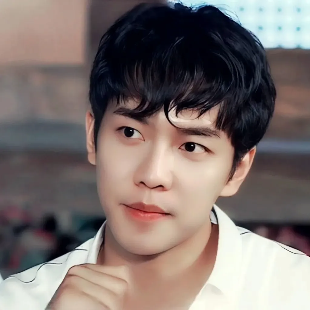 Behind-the-scenes cut of Lee Seunggi