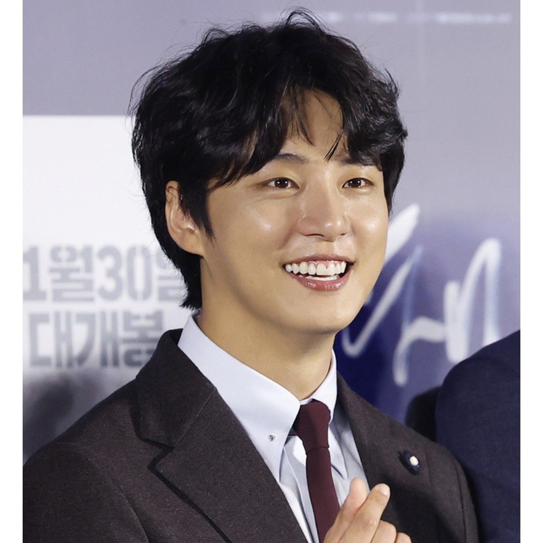 Latest photo of Yoon Shiyoon