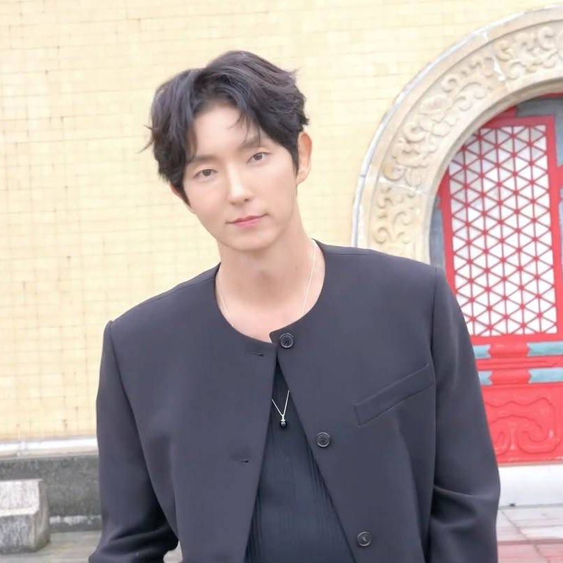 Behind-the-scenes cut of Lee Joongi