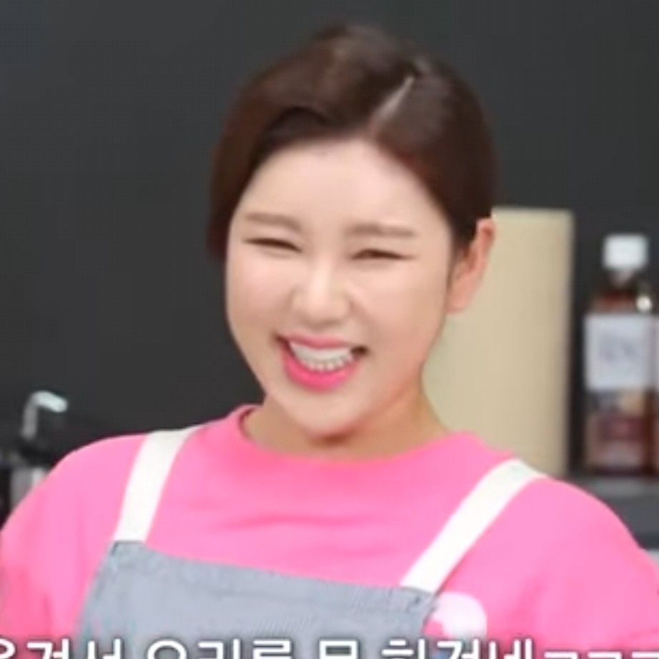 Behind-the-scenes cut of Song Gain