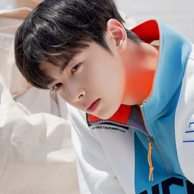 Latest photo of Cha Eunwoo