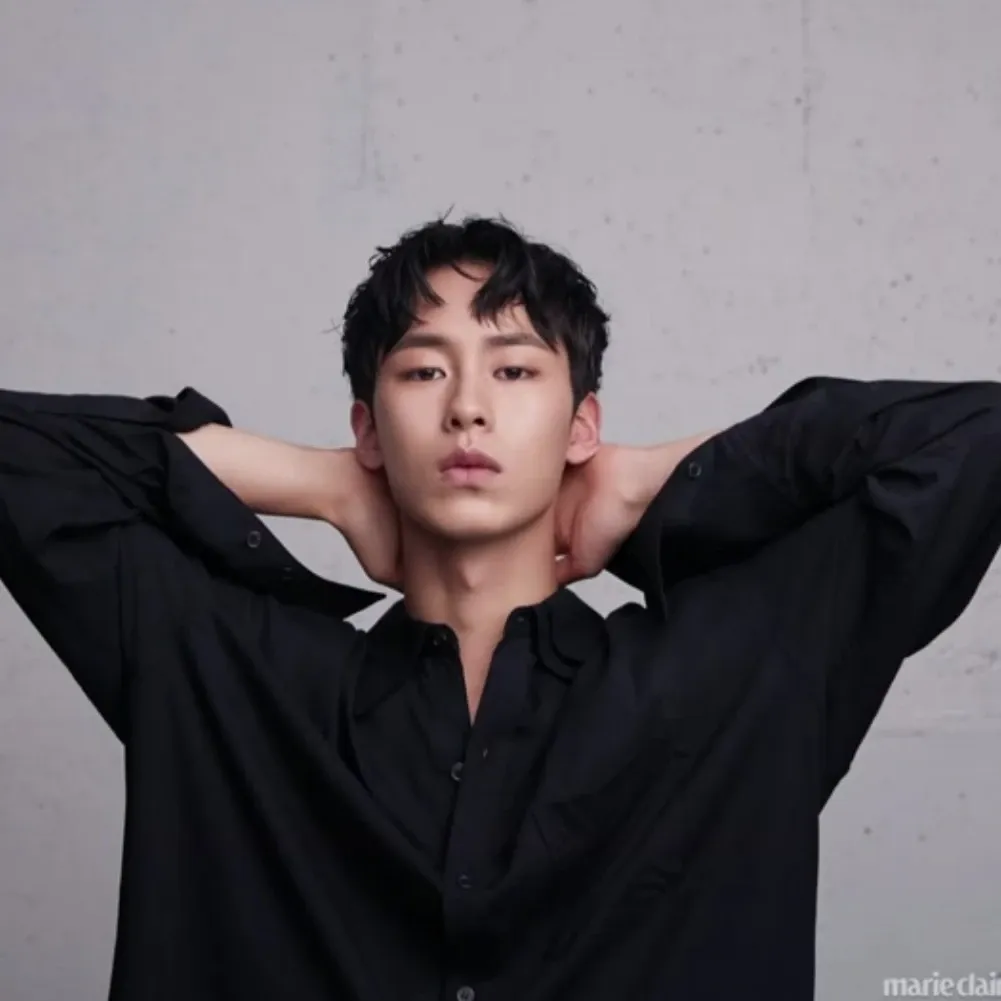 A moment captured by a fan of Lee Jaewook