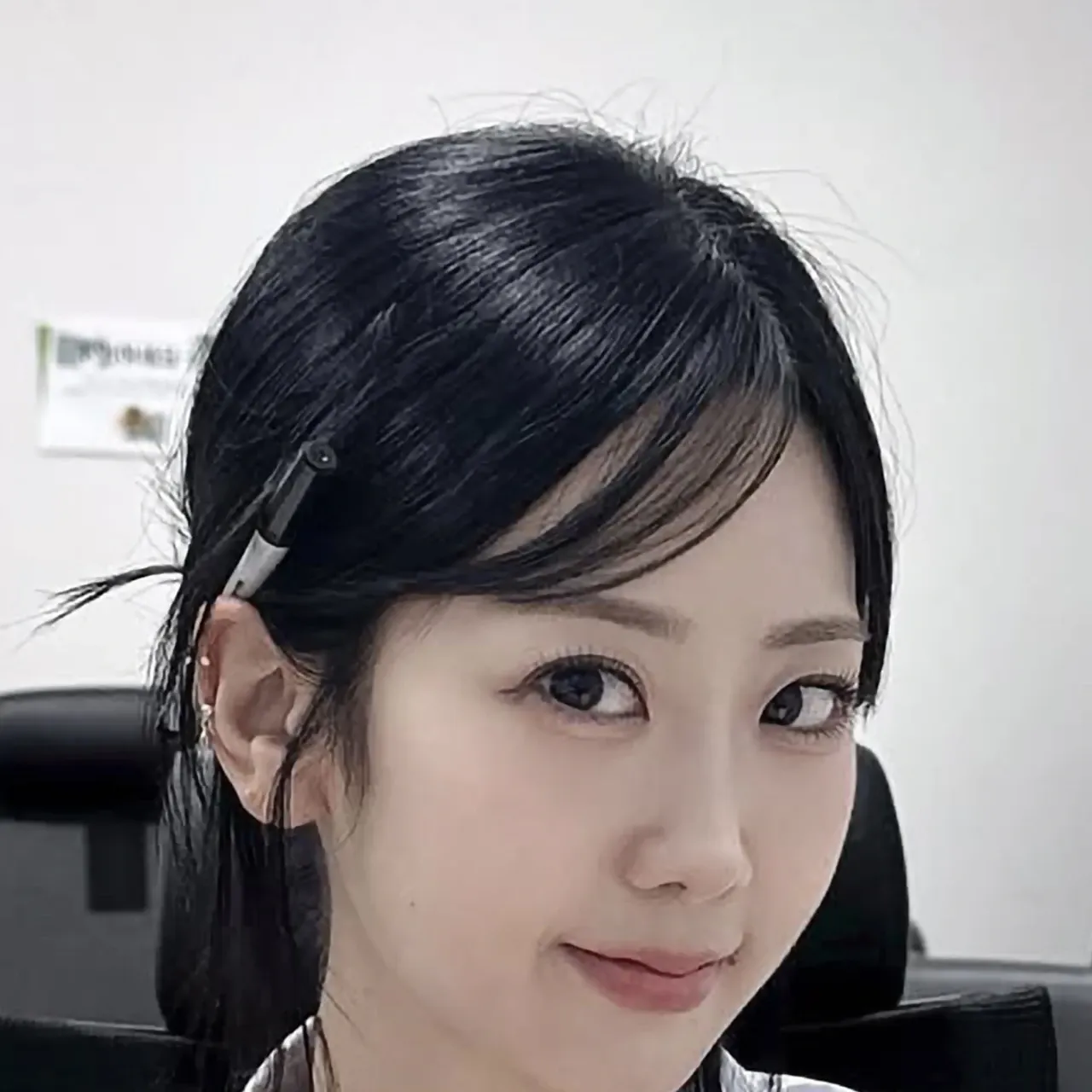 Behind-the-scenes cut of Kang Hyeyeon