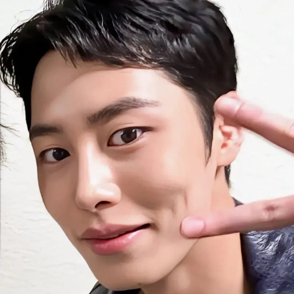 Behind-the-scenes cut of Lee Jaewook
