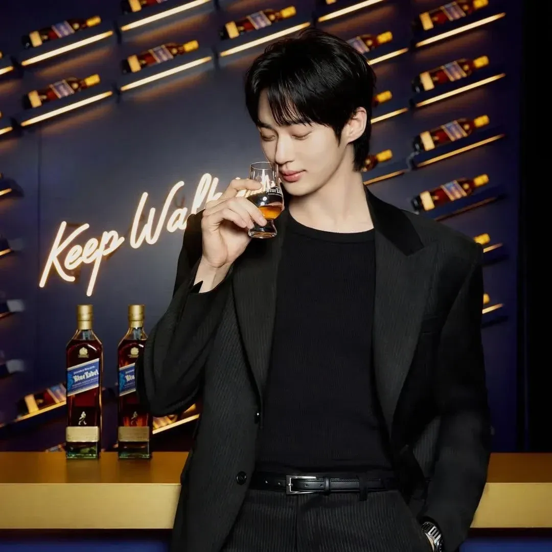 Behind-the-scenes cut of Byeon Wooseok