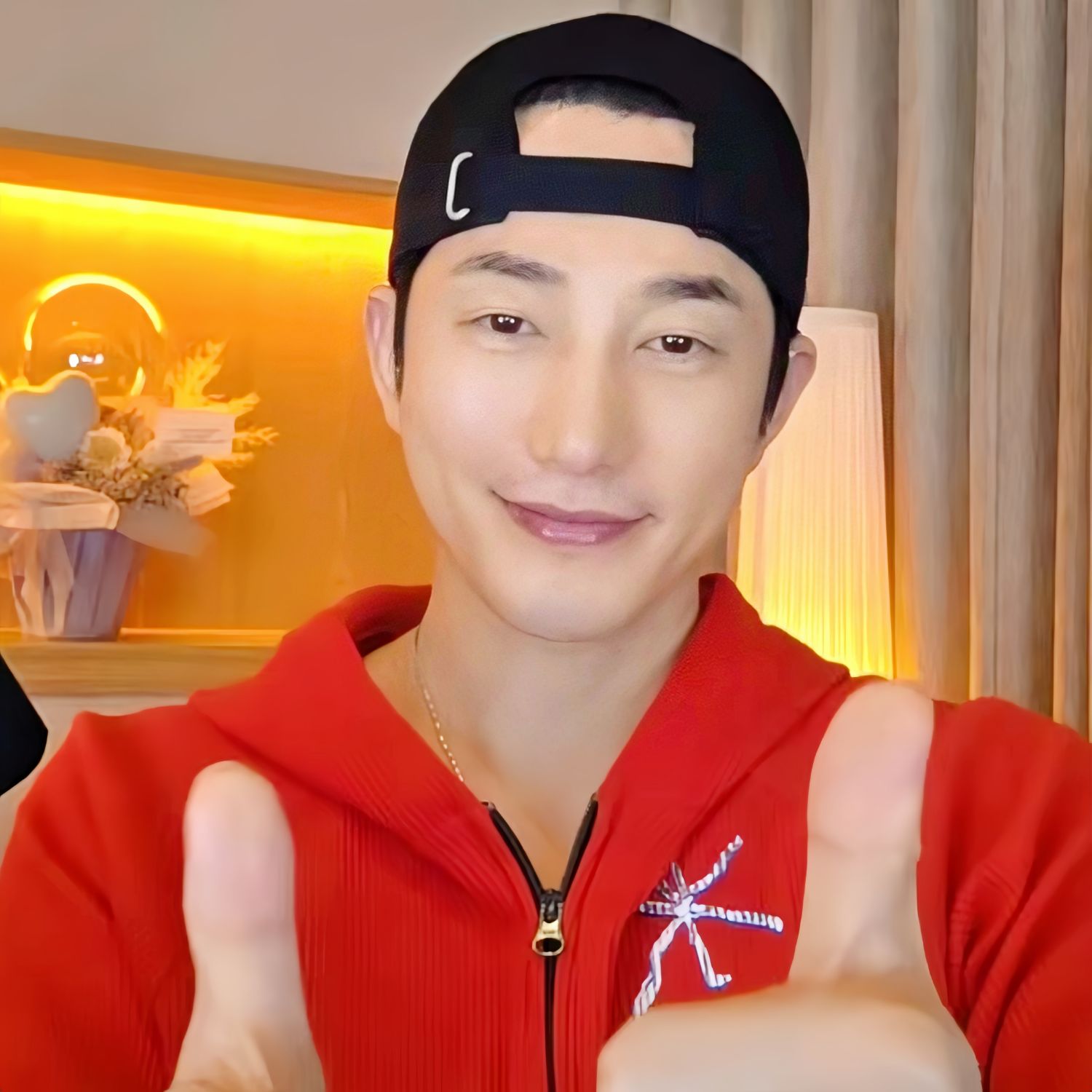 Behind-the-scenes cut of Park Sihoo