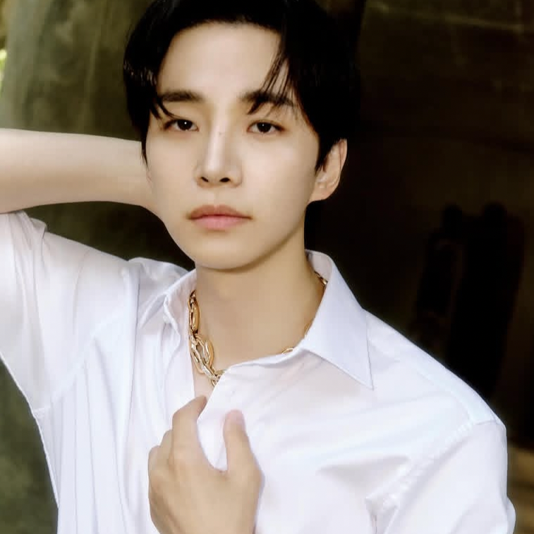 イ・ジュノの最近の活動ショット