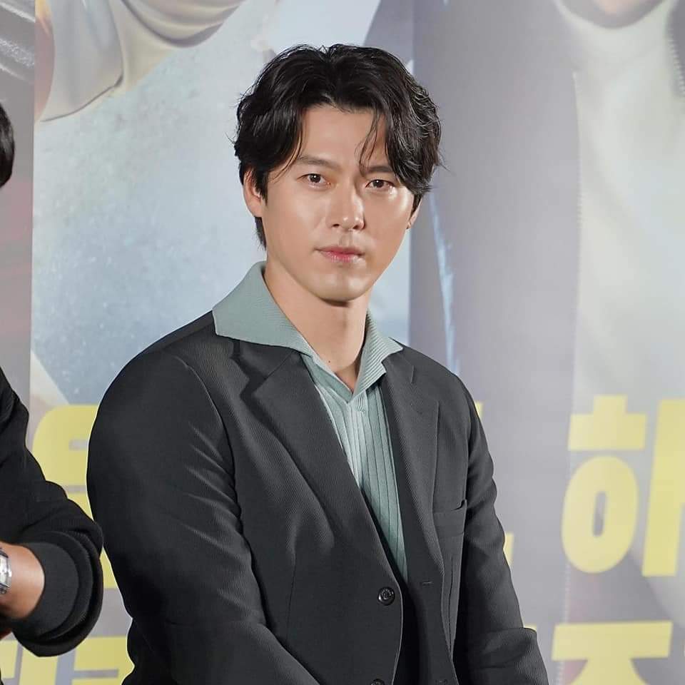 Behind-the-scenes cut of Hyun Bin