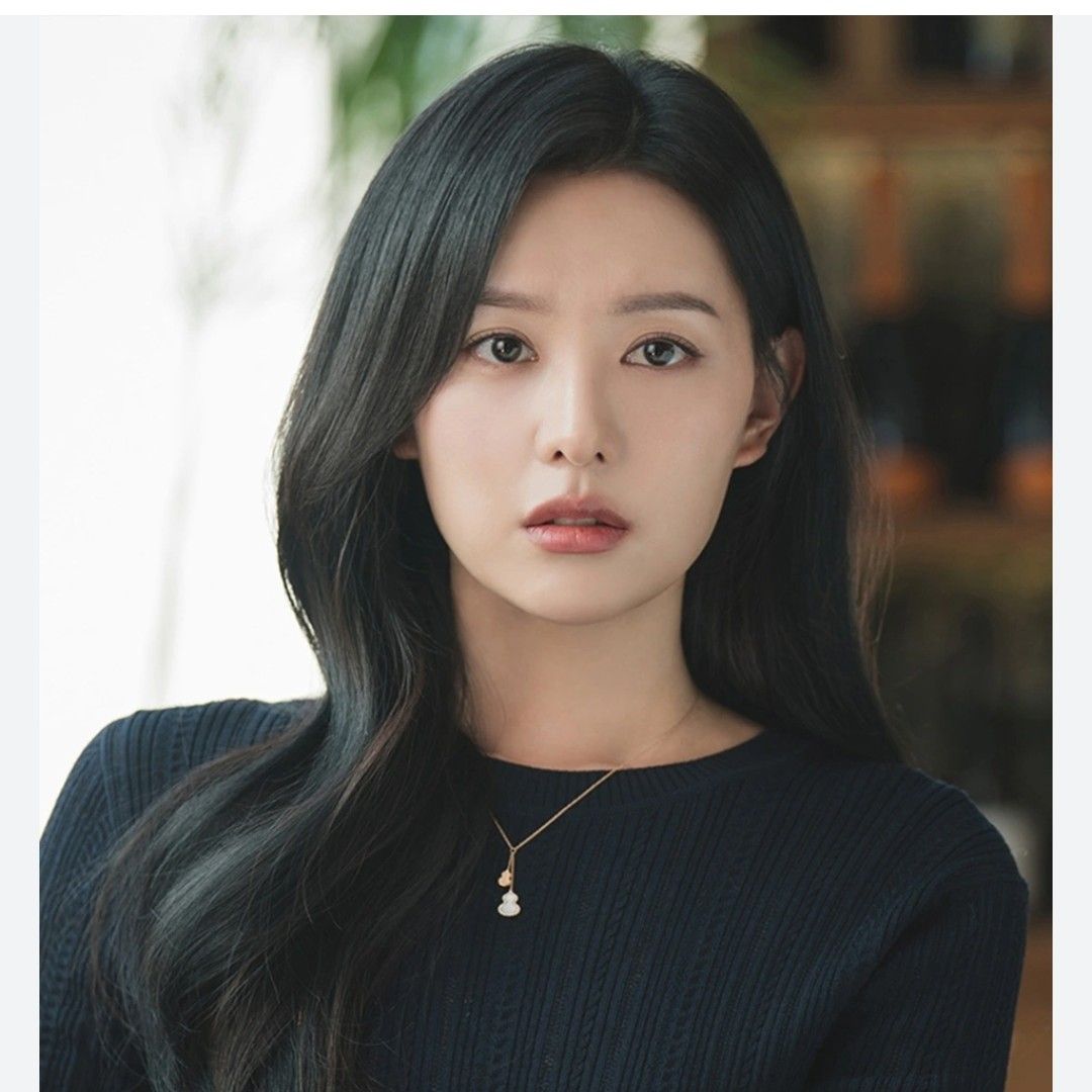Behind-the-scenes cut of Kim Jiwon