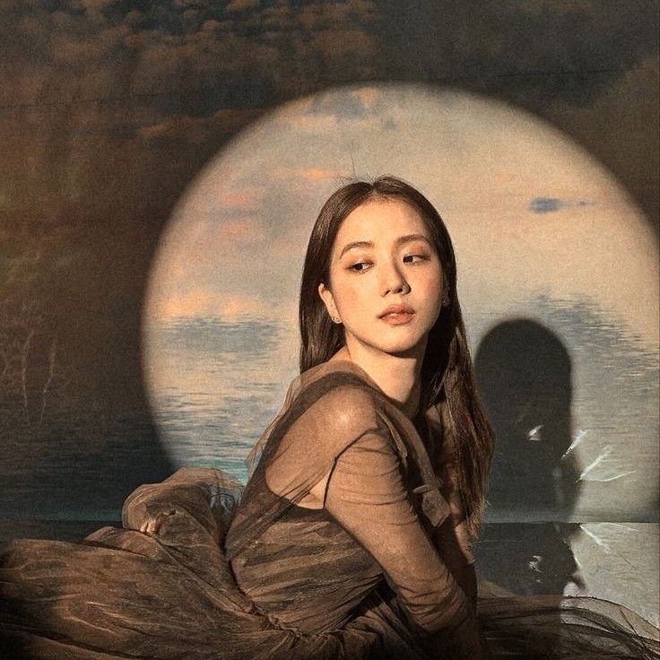 Latest photo of Jisoo (1995)