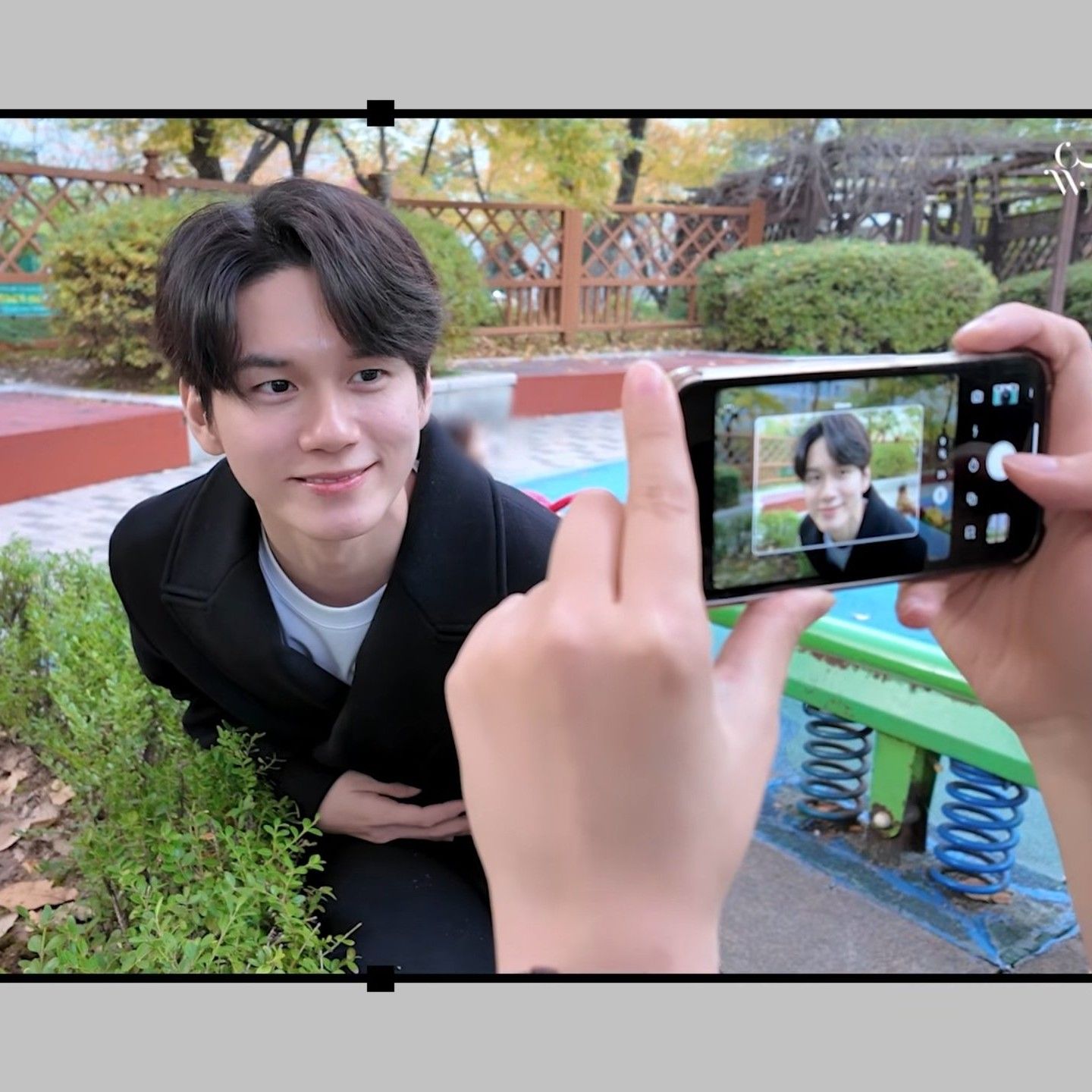 粉丝拍下的邕圣祐瞬间