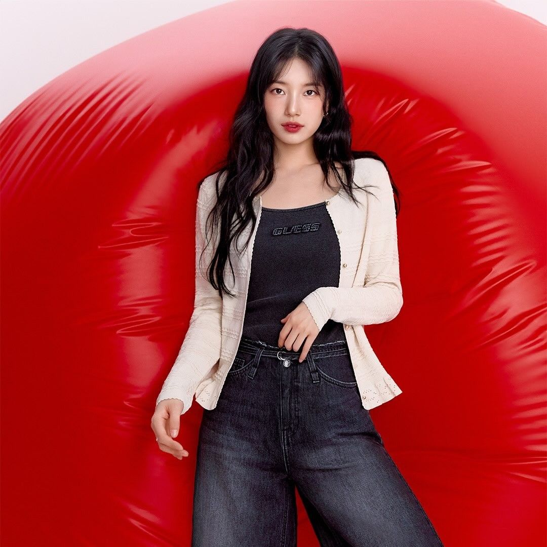 A moment captured by a fan of Bae Suzy