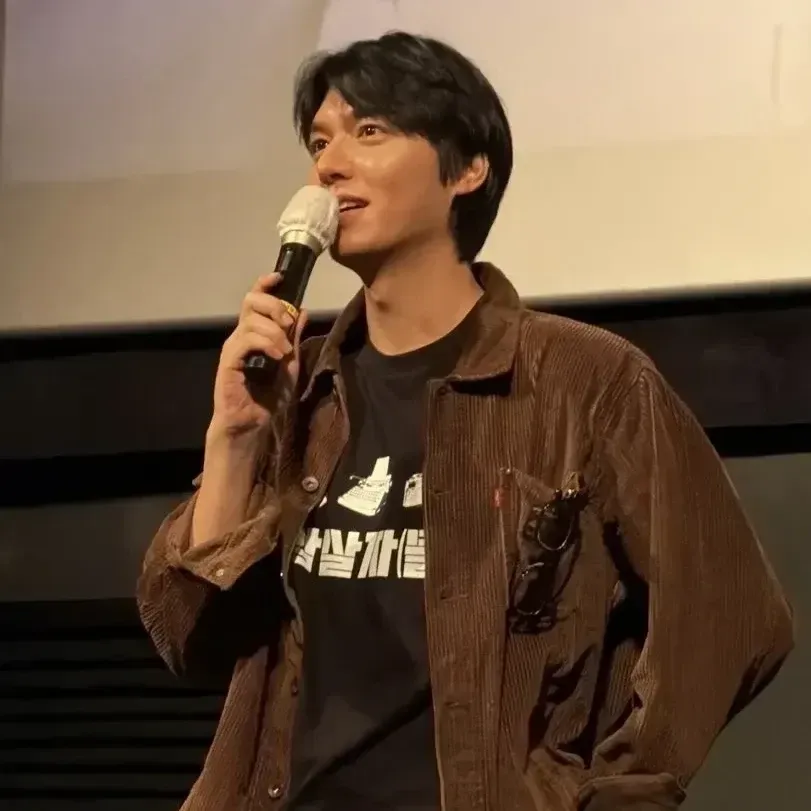 粉絲拍下的李敏鎬瞬間
