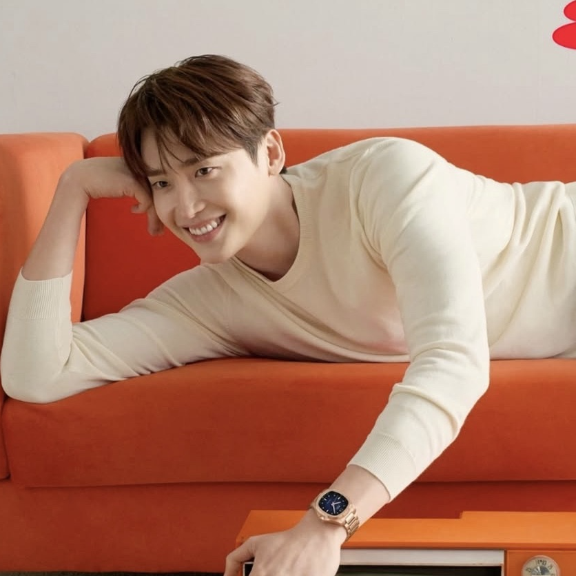 Behind-the-scenes cut of Lee Jongsuk