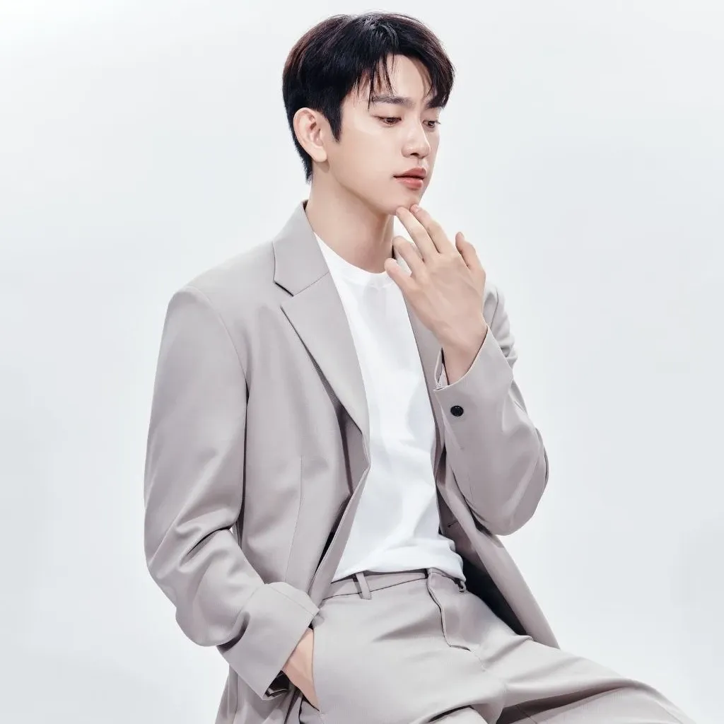 Foto kegiatan terbaru dari Park Jinyoung