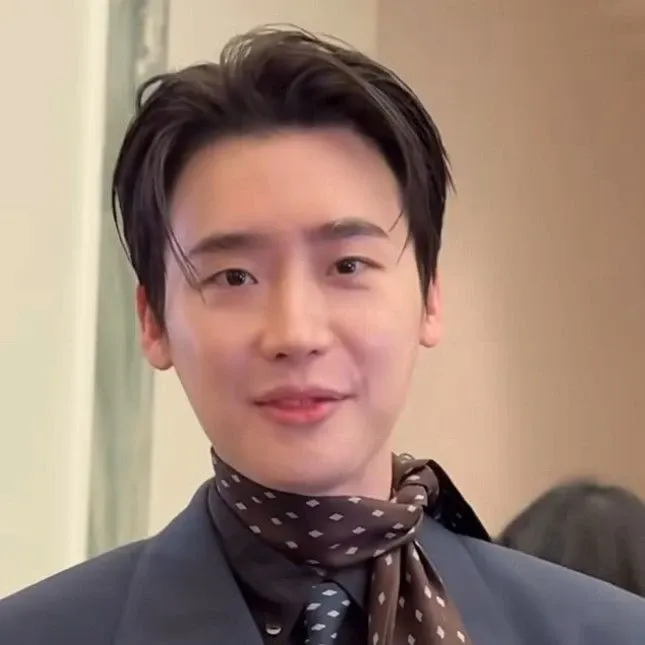 Behind-the-scenes cut of Lee Jongsuk